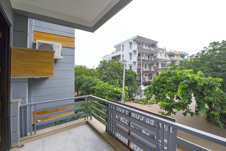 Balcony 4, FabHotel Comfy Cottage - 700 Meters From Artemis Hospitals, Sector 51, Gurgaon