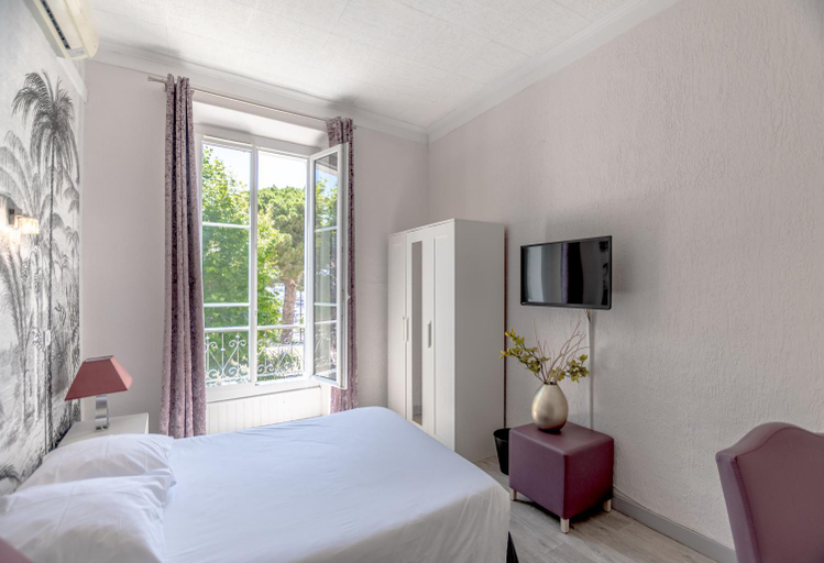 Bedroom 2, Hotel Les Palmiers, Var