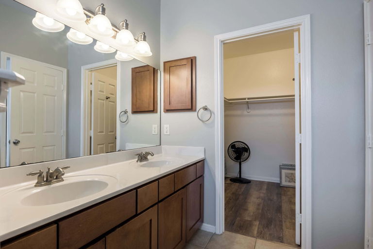 Bathroom 4, Comfy 3 Bedroom Pets Sleeps 8, Nueces