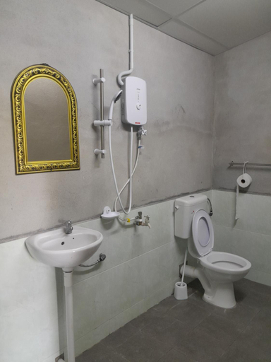 Bathroom 3, Tony's Guesthouse, Pulau Penang