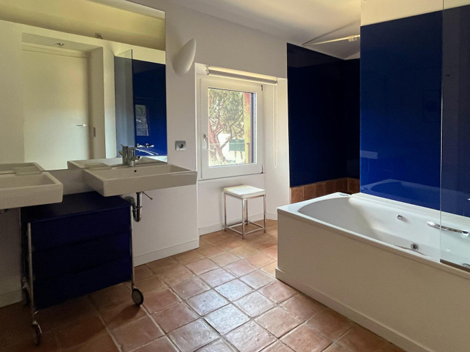 Bathroom 4, Hotel Canaleta Heras, Girona