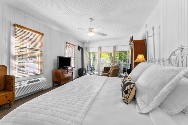 Bedroom 3, Meyer Hotel, Kendall