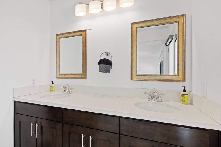 Bathroom 4, Aurora Oasis Stylish 4 BDR, Riverside