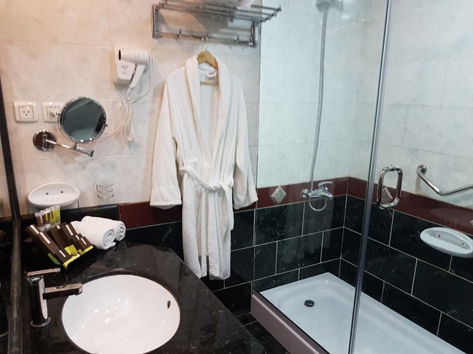 Bathroom 3, Canary Beach Hotel, Yanbu