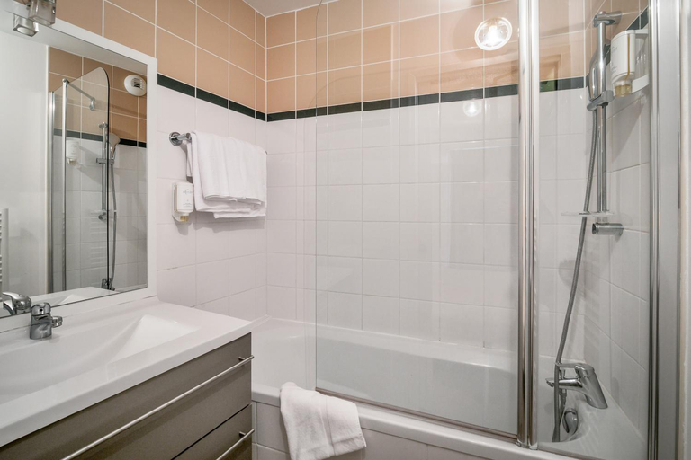 Bathroom 4, Comfort Aparthotel Lourdes Lorda, Hautes-Pyrénées