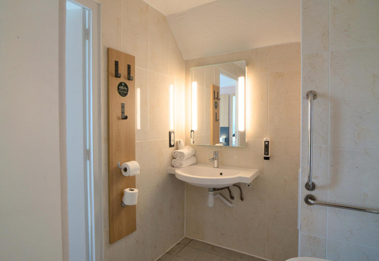 Bathroom 4, B&B HOTEL Dreux Centre, Eure-et-Loir