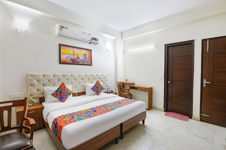 Room 2, FabHotel Comfy Cottage - 700 Meters From Artemis Hospitals, Sector 51, Gurgaon