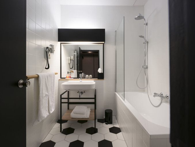 Bathroom 5, Carlton De Brug, Mierlo