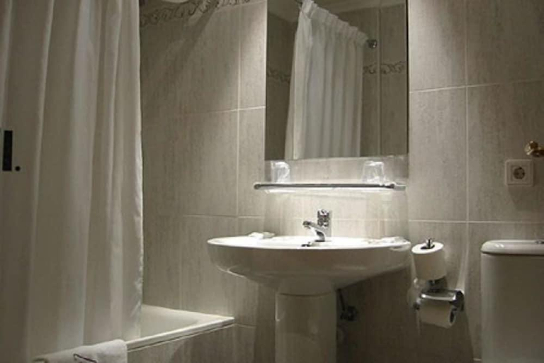 Bathroom, Hotel Isabel, Burgos