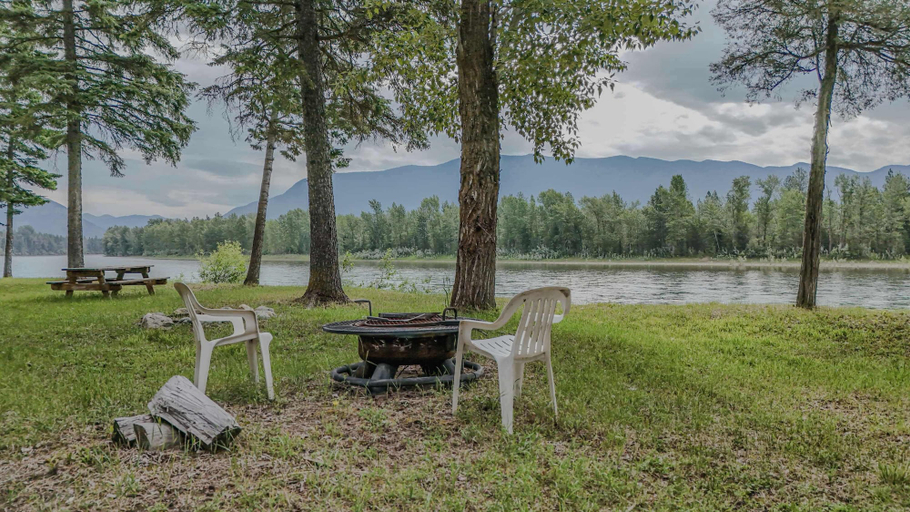 Others 4, Flathead River Retreat For 15!, Flathead