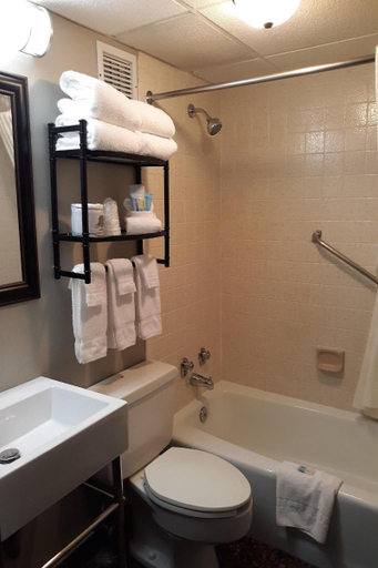 Bathroom 4, Dakotah Lodge, Minnehaha