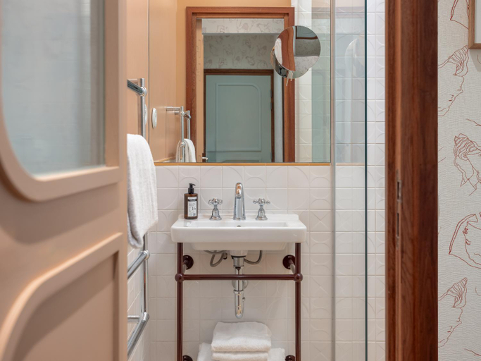 Bathroom 4, Saint Andre Des Arts, Paris