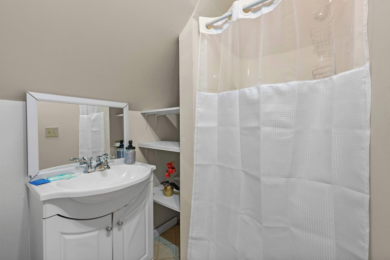 Bathroom 4, Summit Scholars 2 For 6!, Franklin