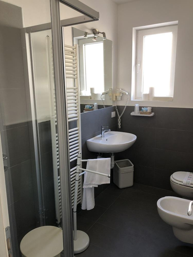 Bathroom 5, Hotel Piccolo Mondo, Trento
