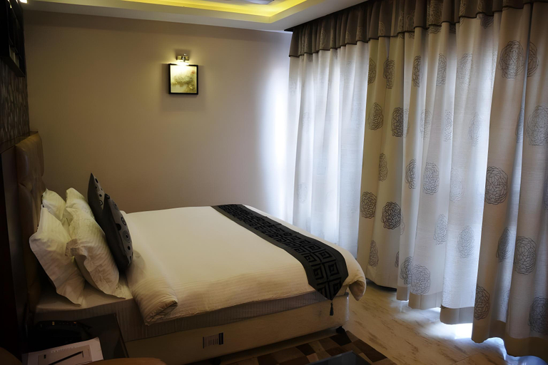 Bedroom 1, Golden Tree, Puri