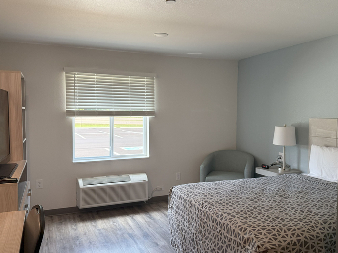 Bedroom 3, WoodSpring Suites Jackson Hub City, Madison