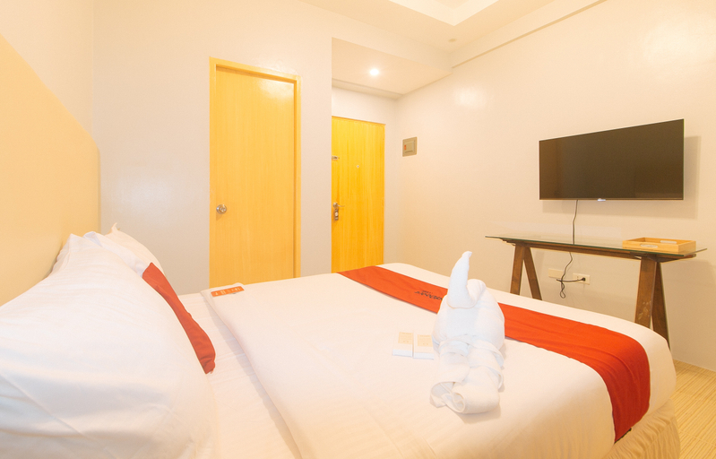 Bedroom 2, RedDoorz @ Zenova Hotel, Manila City