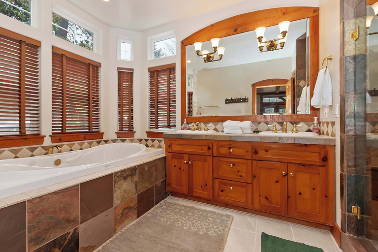 Bathroom 4, Matterhorn Peak Lodge – Upscale Mountain Escape, San Bernardino