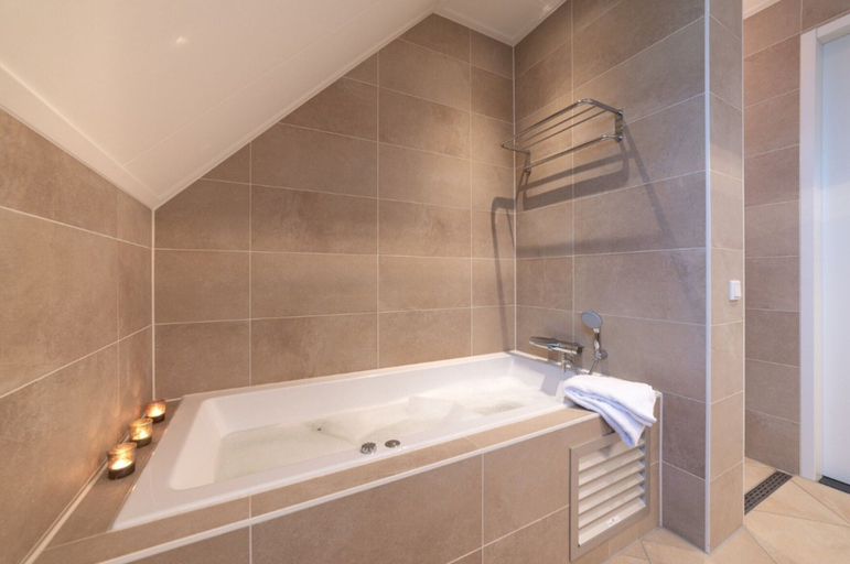 Bathroom 3, Holiday Home With Whirlpool and Sauna in a Quiet Area in Zeeland, Noord-Beveland