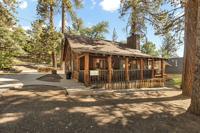 Exterior & Views 2, Whispering Pines Walk to Bear Mountain!, San Bernardino