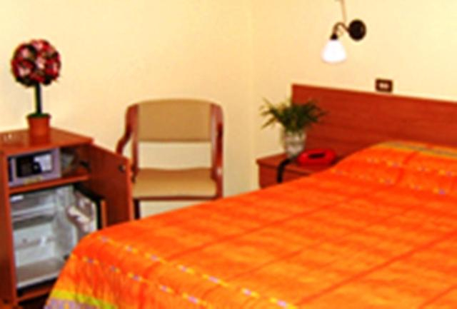 Bedroom 2, Hotel Delle Alpi, Sondrio