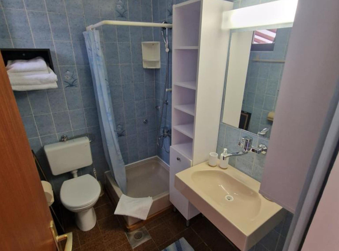 Bathroom 2, Rooms by Robi Novigrad, Novigrad