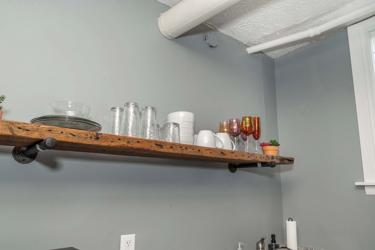 Food & Drinks 5, Monmouth Loft 4, Campbell