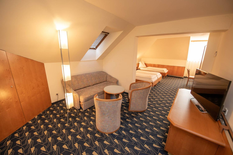 Others 5, Hotel Rokohof, Klagenfurt