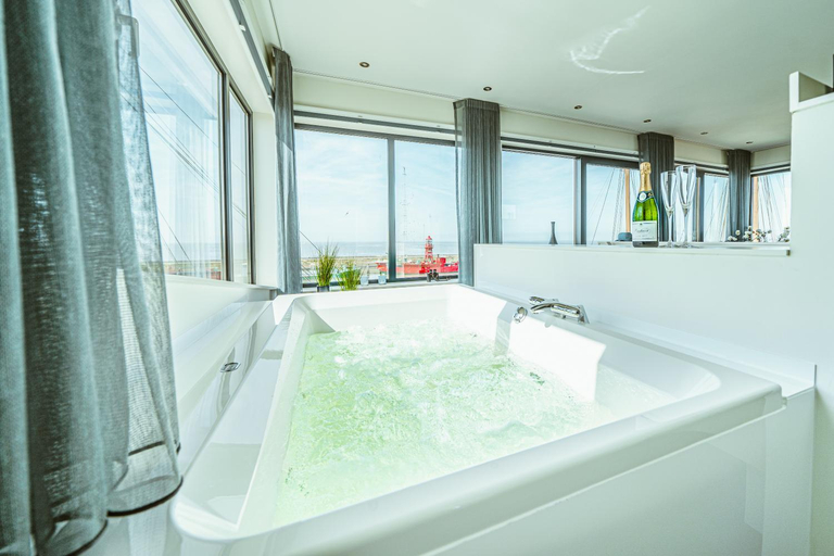 Bathroom 3, Slapen in een Trechter, Harlingen