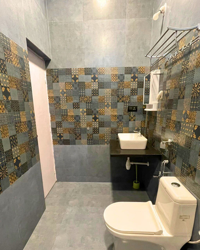 Bathroom 4, Whispering Palms Anjuna, North Goa