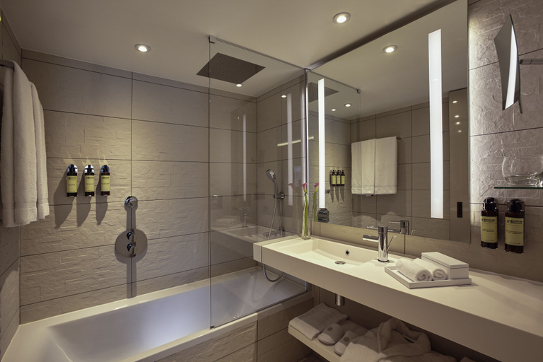 Bathroom 4, Radisson Blu CDG Airport Terminal Hotel, Paris, Seine-Saint-Denis