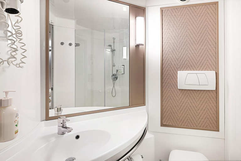 Bathroom, B&B HOTEL Zaragoza Centro, Zaragoza