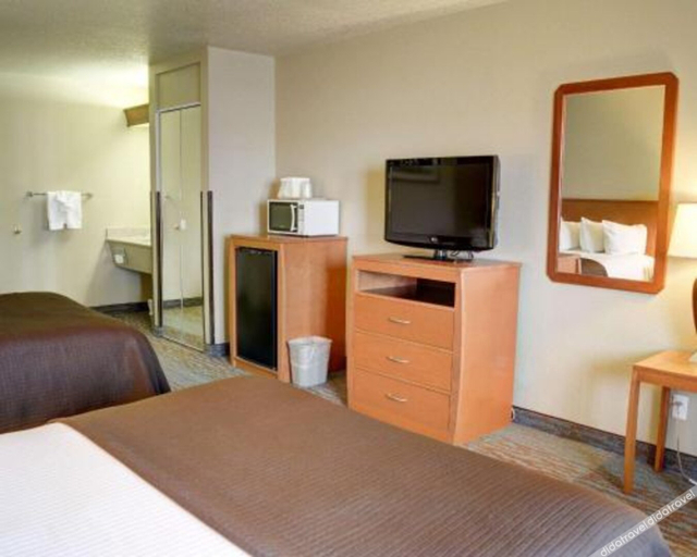 Bedroom 3, Quality Inn Madras, Jefferson