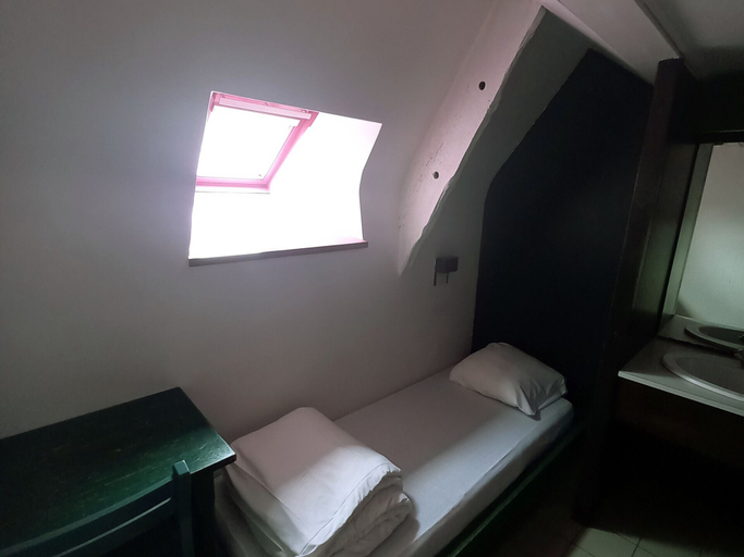 Bedroom 4, Auberge de Jeunesse HI Saint-Brieuc, Côtes-d'Armor