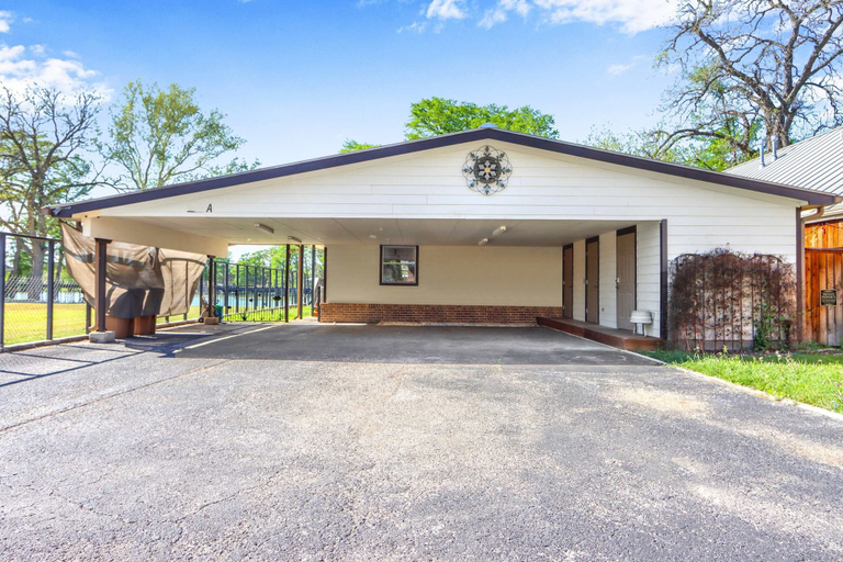 Exterior & Views 2, Beautiful and Relaxing Lakefront Getaway, Guadalupe