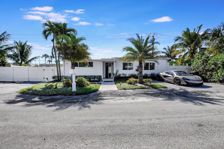 Exterior & Views 1, Modern and Updated Delray Beach Escape Sleeps 10!, Palm Beach