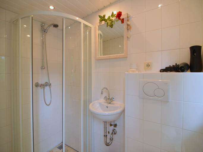 Bathroom 3, Holiday Home Voorthuizen near De Veluwe, Barneveld