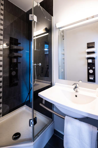 Bathroom 2, B&B HOTEL Romilly-sur-Seine 3 étoiles, Aube
