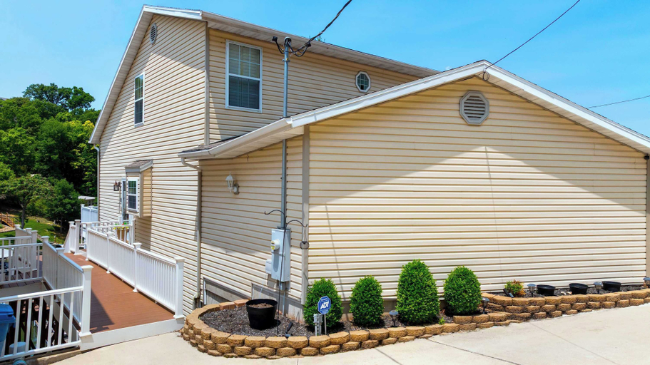 Exterior & Views 2, Shore Thing - Lakefront for 12, Camden