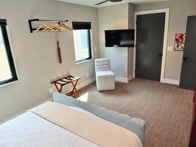 Bedroom, Naples Luxury Retreat - 3 BDR Stay for 6 With Rooftop Patio, Los Angeles