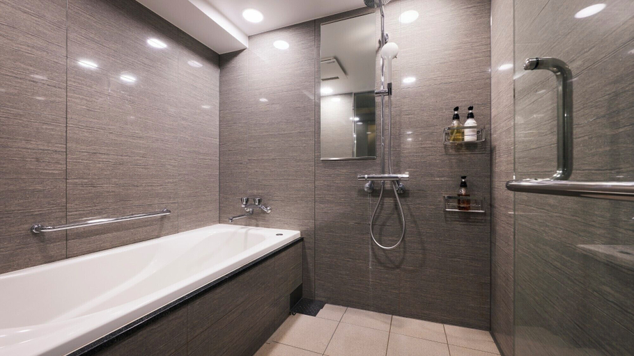 Bathroom 5, Minn Asakusa, Taitō