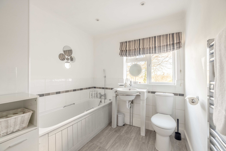 Bathroom 5, Spacious 6 Bedroom House in Maidenhead/ Windsor, Windsor and Maidenhead