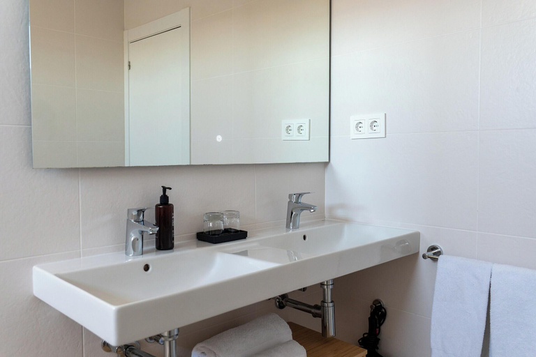 Bathroom 4, Mesón Castilla Atiram Hotel, Barcelona