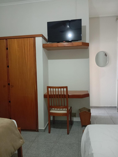 Bedroom 3, Hotel Mariachis, Passos