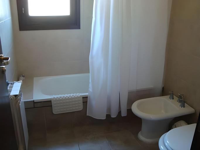 Bathroom 3, AMANCIO Hotel & Cabañas, Lacar