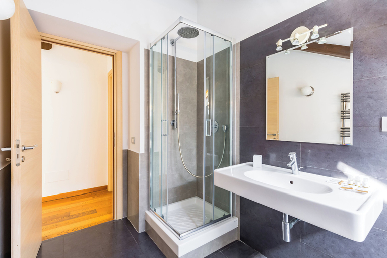 Bathroom, Attico al Duomo by Napoliapartments, Napoli