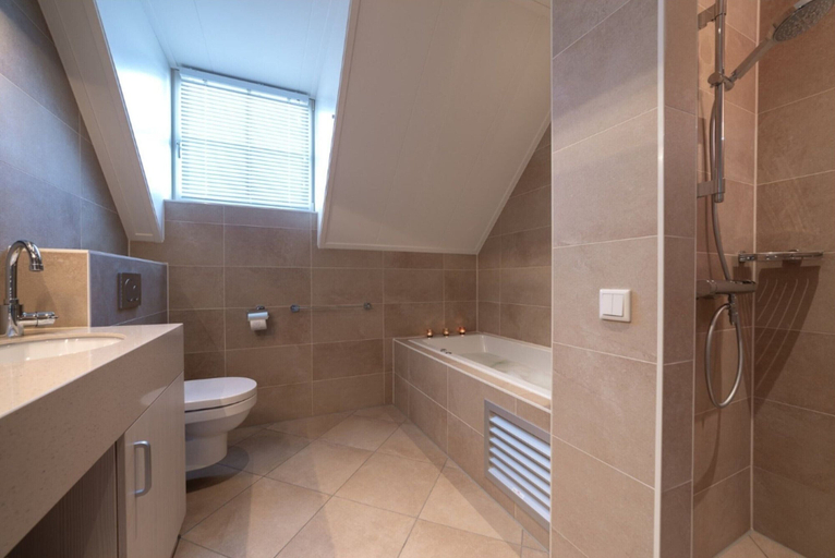 Bathroom 2, Holiday Home With Whirlpool and Sauna in a Quiet Area in Zeeland, Noord-Beveland