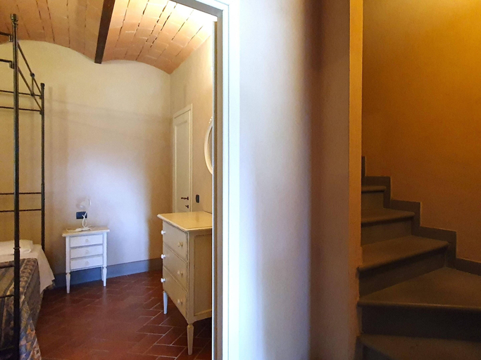 Room 2, Spacious Apartment With Bubble Bath, Pisa