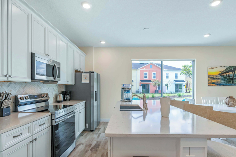Others 4, Turquoise Breeze Close to Disney, Osceola