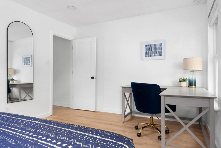 Bedroom 5, MCM Condo Near DT SoCo Pet Friendly, Travis